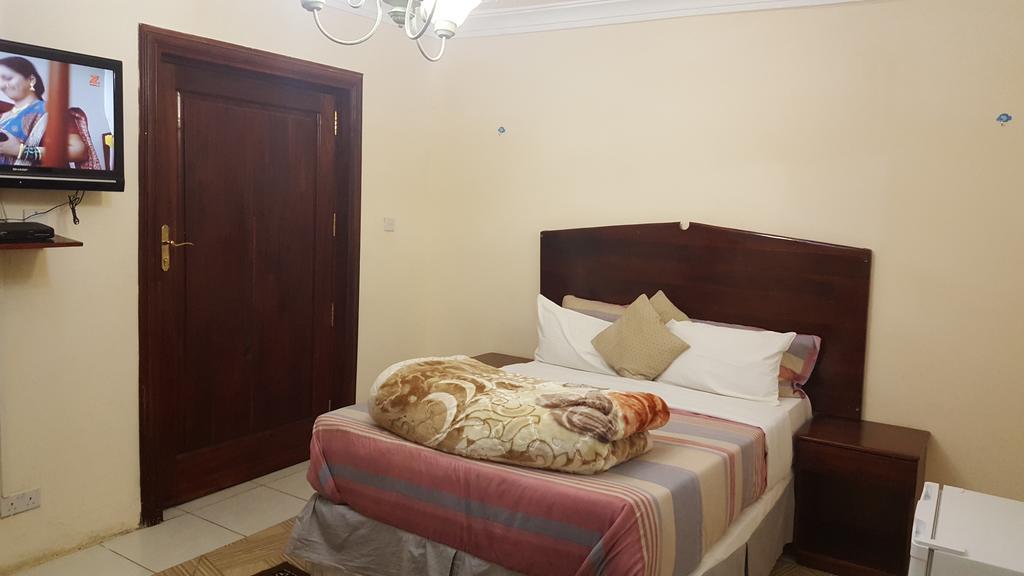 The Palace Guest House Хараре Екстериор снимка