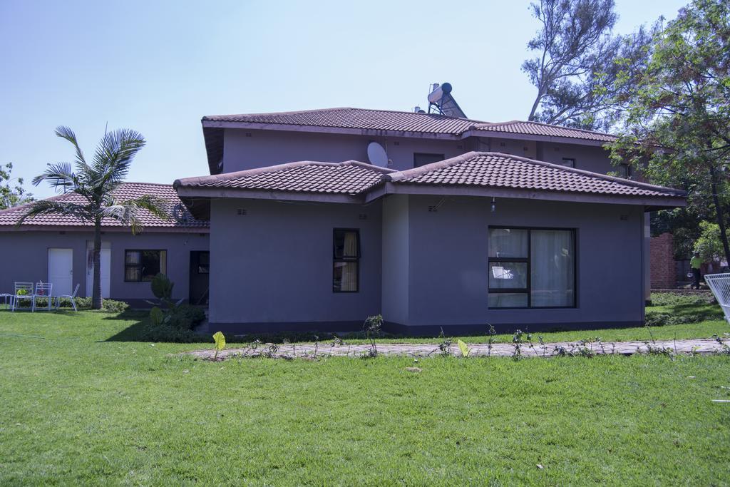 The Palace Guest House Хараре Екстериор снимка